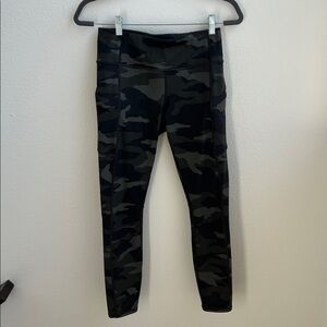 Athleta leggings camo size small green
